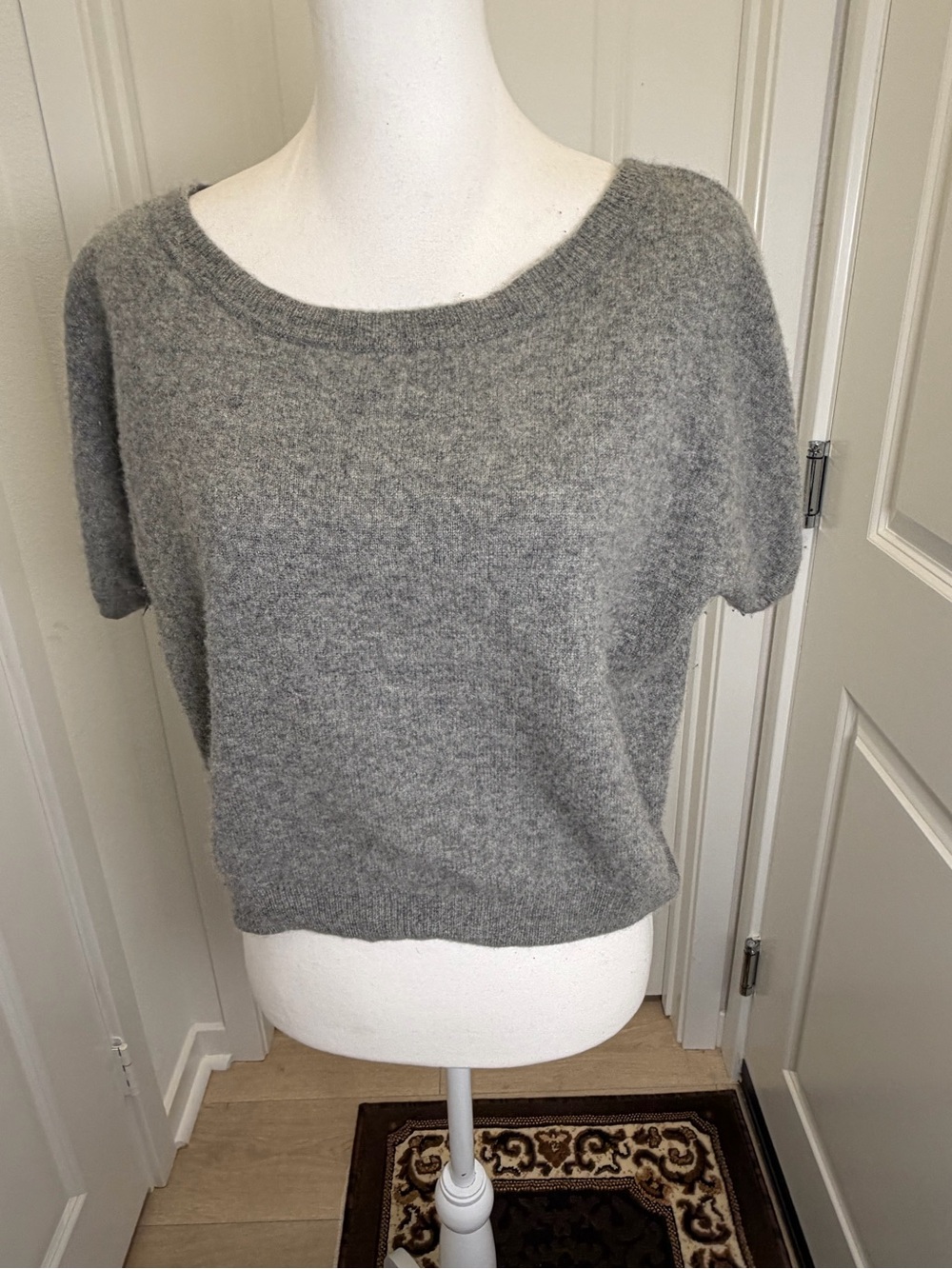 Cris Los Angeles 100% Cashmere Gray Cropped Knit Sweater Women’s Small